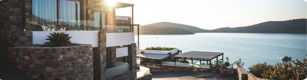 Building a vacation home in Ontario near lake with Canadian real estate listings